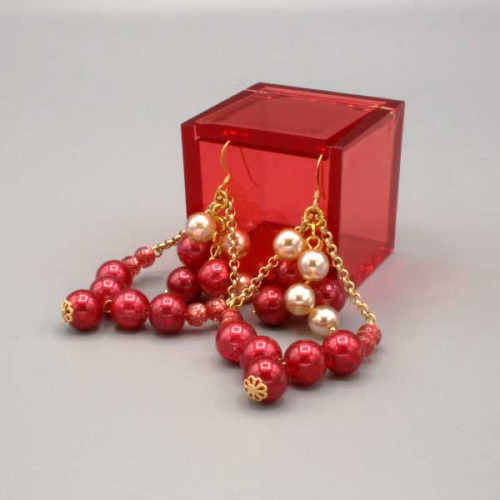Orecchini a forma di goccia con perle color rosso e oro chiaro, in resina, con effetto trasparente e brillante