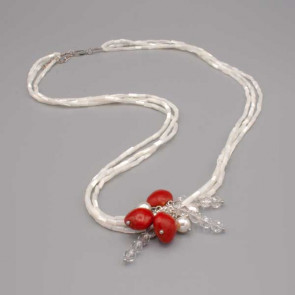 Collana a tre fili bianchi e semi naturali